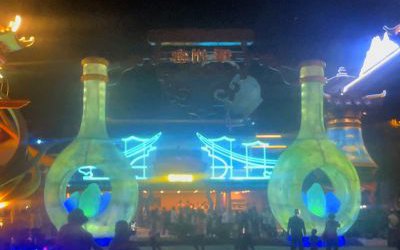 玻璃鋼夜晚發(fā)光酒瓶造型雕塑